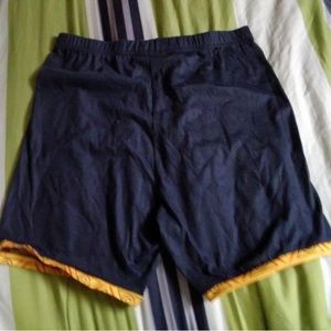 Black shorts, medium